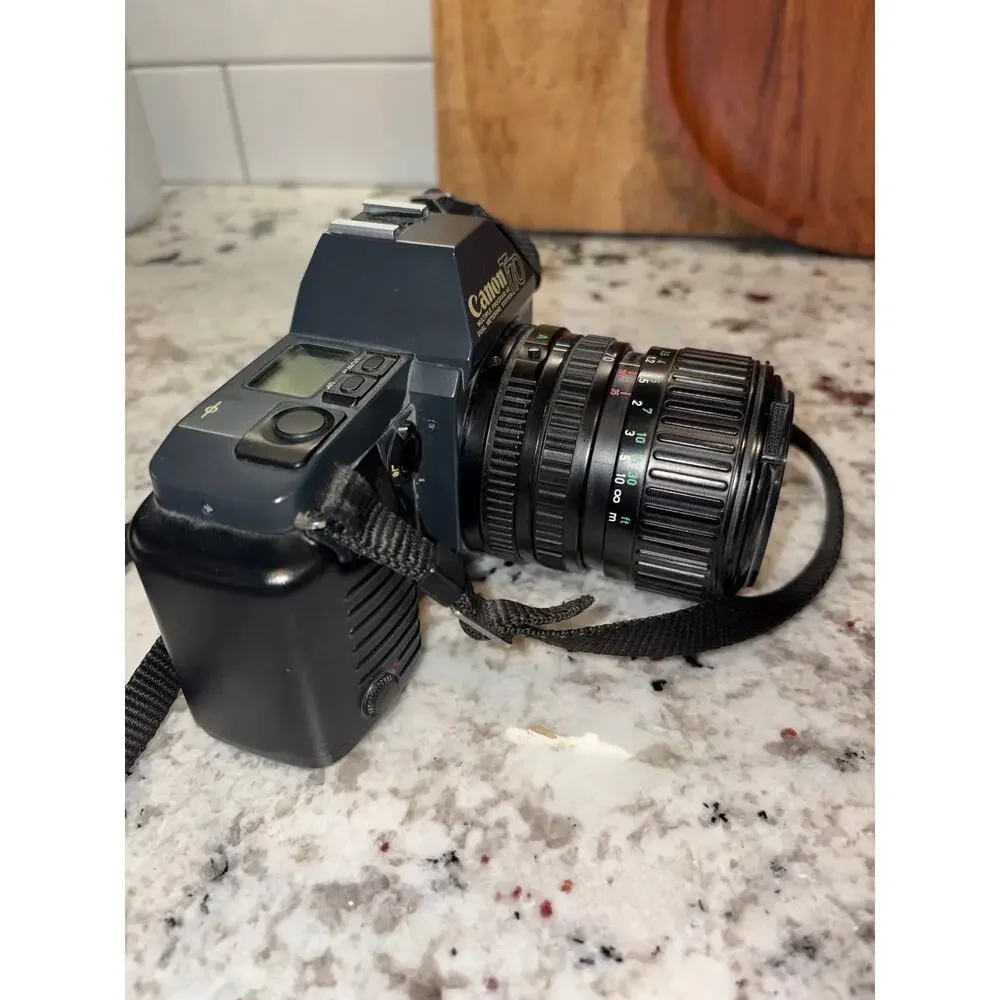 Canon T70 35mm Film Camera w/ FD 35-70mm Zoom Lens + Caps